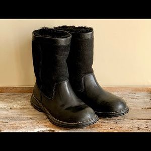 UGG Forester black leather winter boots size 6